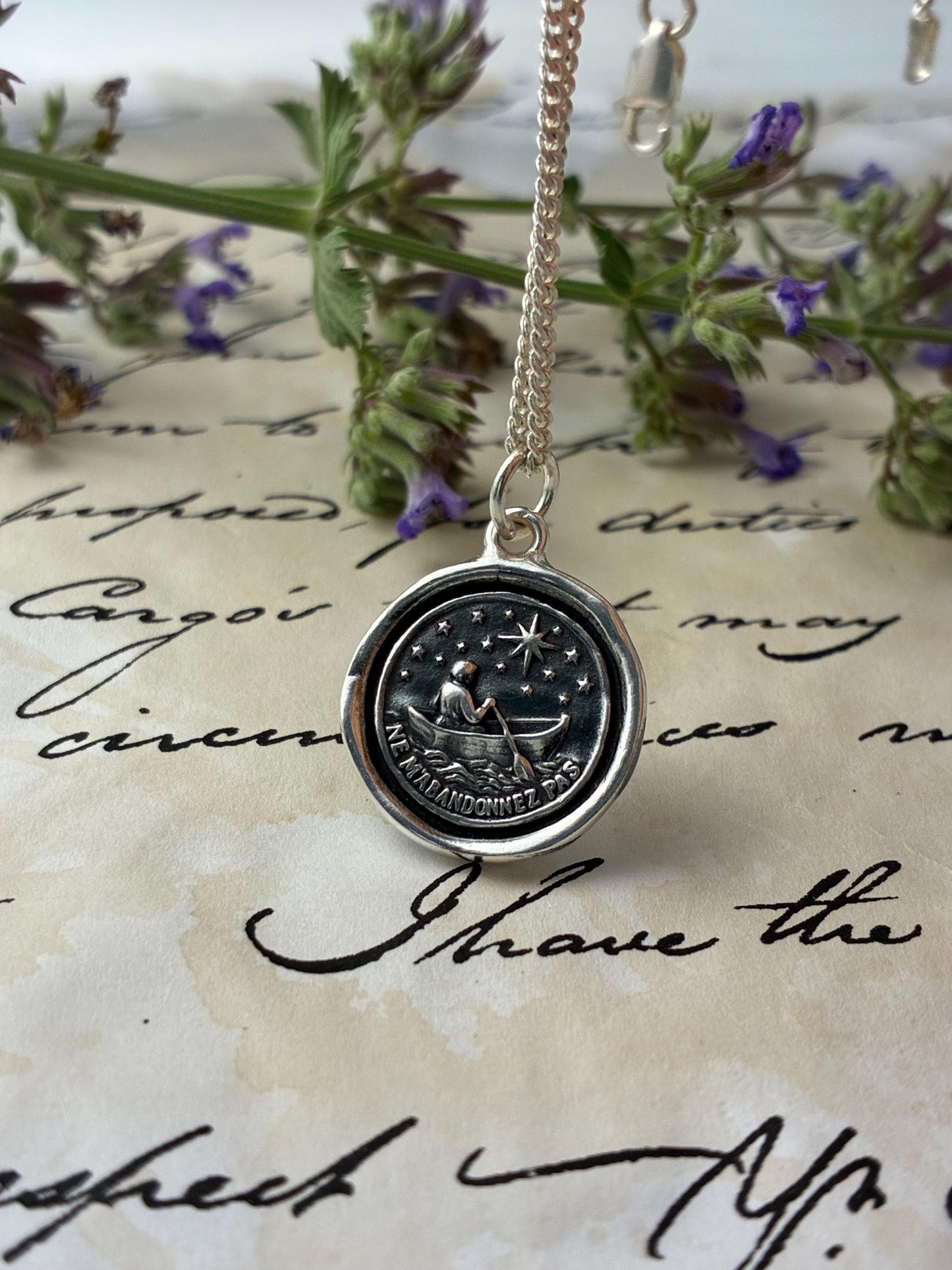 Sailor Under the Stars Necklace, Silver Wax Seal Pendant – “Ne M’Abandonnez Pas” – Symbol of Hope, Guidance & Resilience Liliane Ting