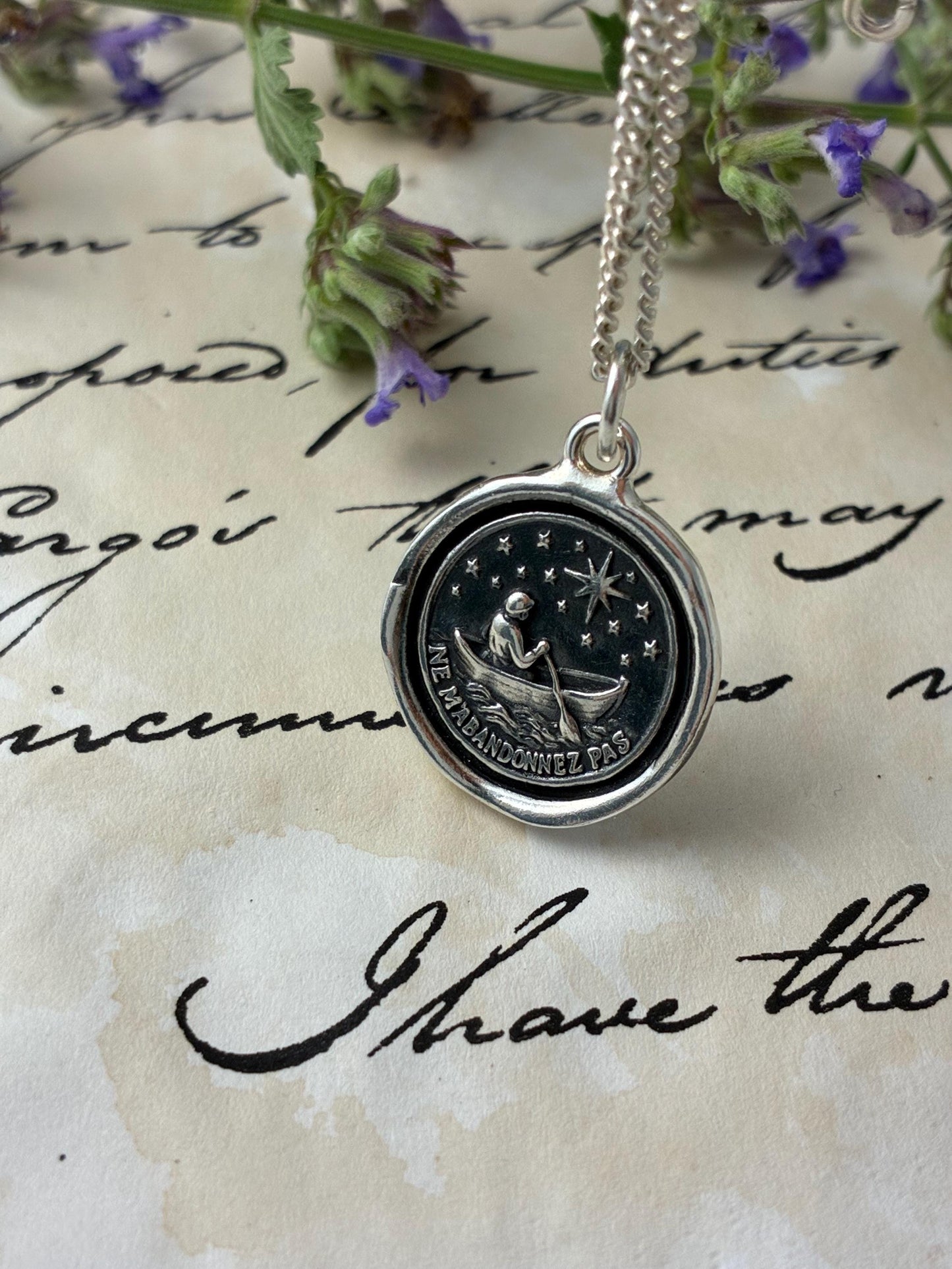 Sailor Under the Stars Necklace, Silver Wax Seal Pendant – “Ne M’Abandonnez Pas” – Symbol of Hope, Guidance & Resilience Liliane Ting